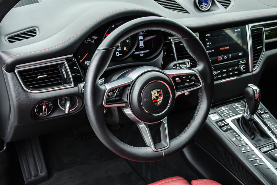 Продам Porsche Macan 2.0 Turbo 2018 года в Киеве
