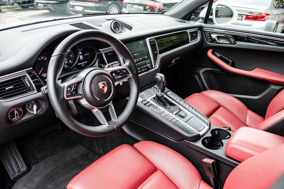 Продам Porsche Macan 2.0 Turbo 2018 года в Киеве