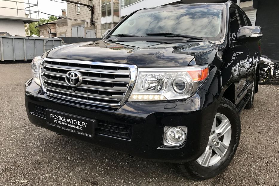 Продам Toyota Land Cruiser 200 PREMIUM Официальный 2014 года в Киеве