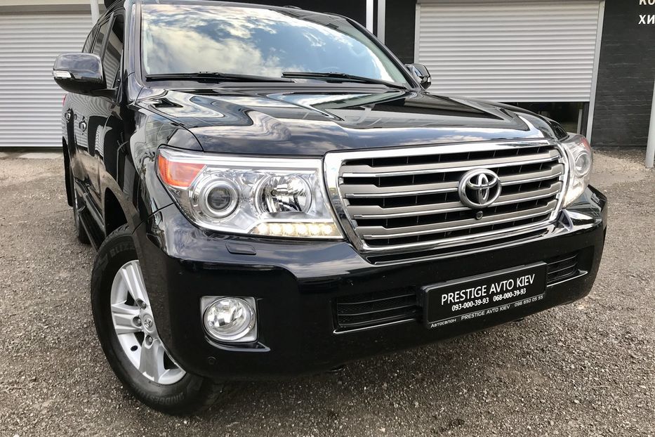 Продам Toyota Land Cruiser 200 PREMIUM Официальный 2014 года в Киеве