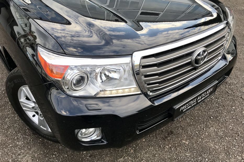 Продам Toyota Land Cruiser 200 PREMIUM Официальный 2014 года в Киеве