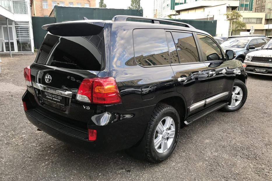 Продам Toyota Land Cruiser 200 PREMIUM Официальный 2014 года в Киеве