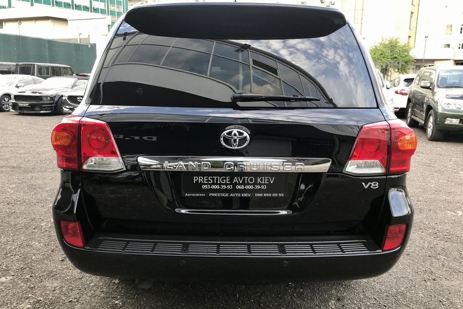 Продам Toyota Land Cruiser 200 PREMIUM Официальный 2014 года в Киеве