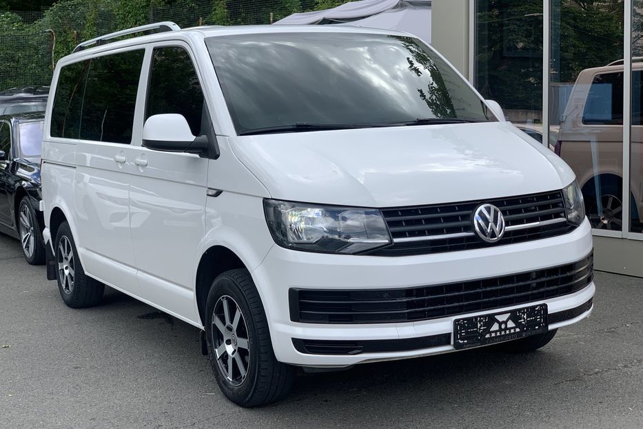 Продам Volkswagen T6 (Transporter) пасс. 2015 года в Киеве