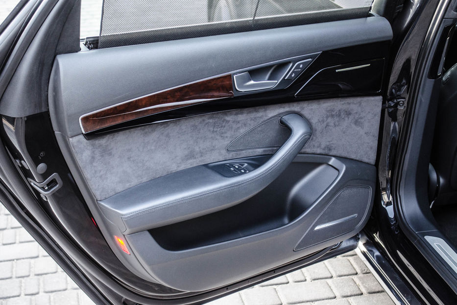 Продам Audi A8 Long 3.0TFSI 2012 года в Киеве