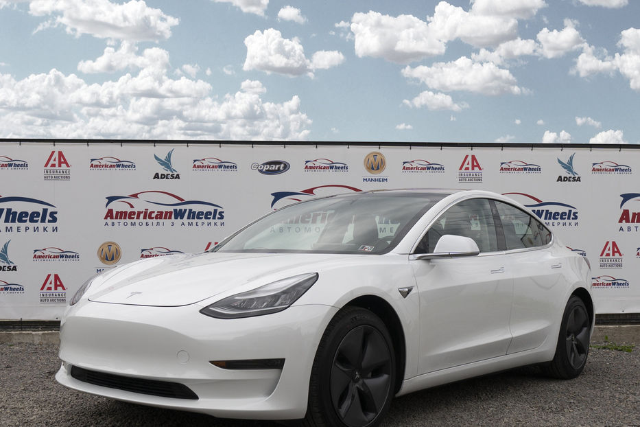 Продам Tesla Model 3 LONGE RANGE 2019 года в Черновцах