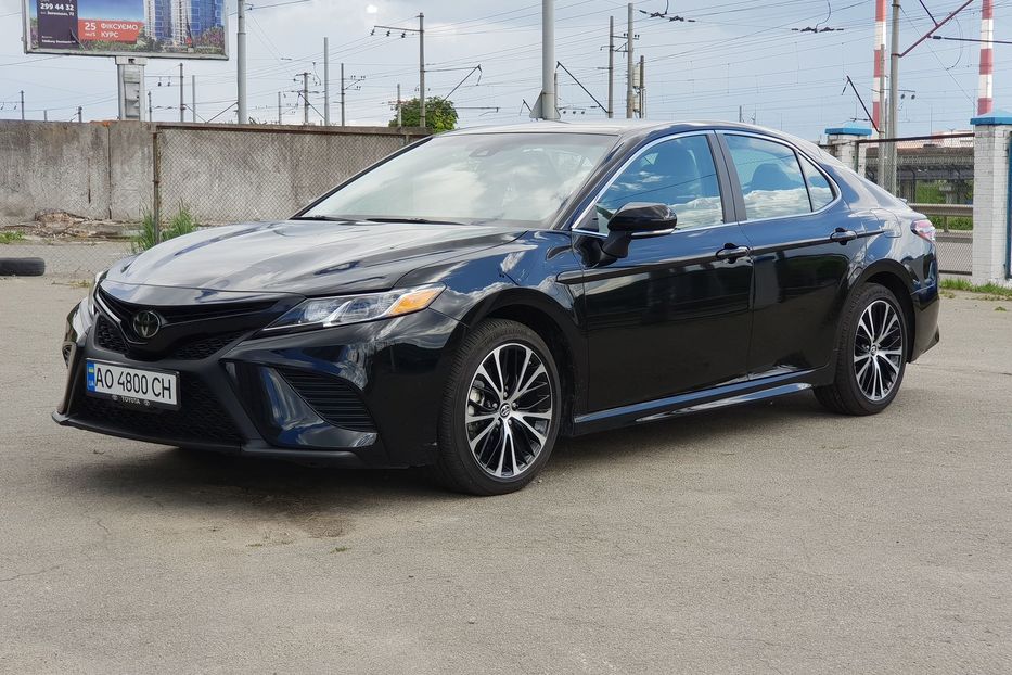 Продам Toyota Camry 2018 года в Киеве
