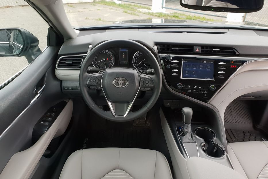 Продам Toyota Camry 2018 года в Киеве