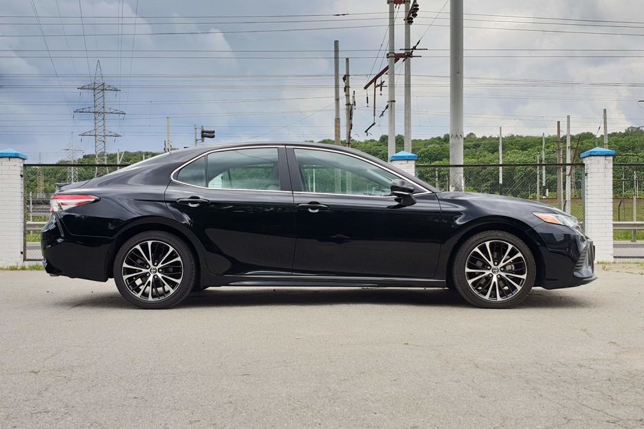 Продам Toyota Camry 2018 года в Киеве