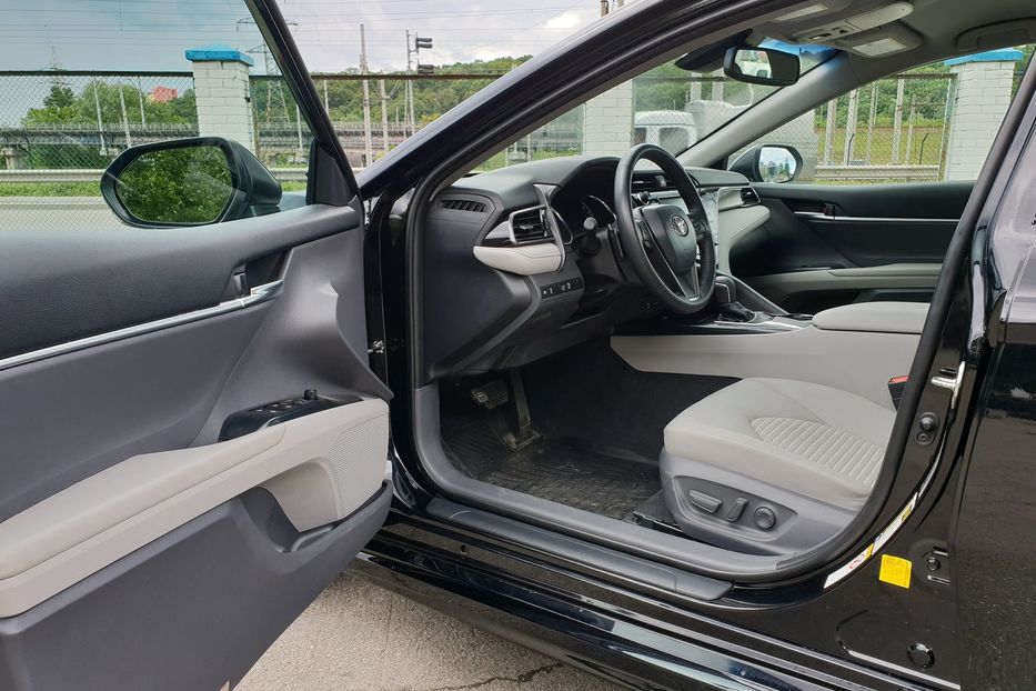 Продам Toyota Camry 2018 года в Киеве