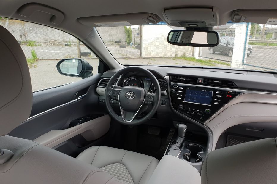 Продам Toyota Camry 2018 года в Киеве