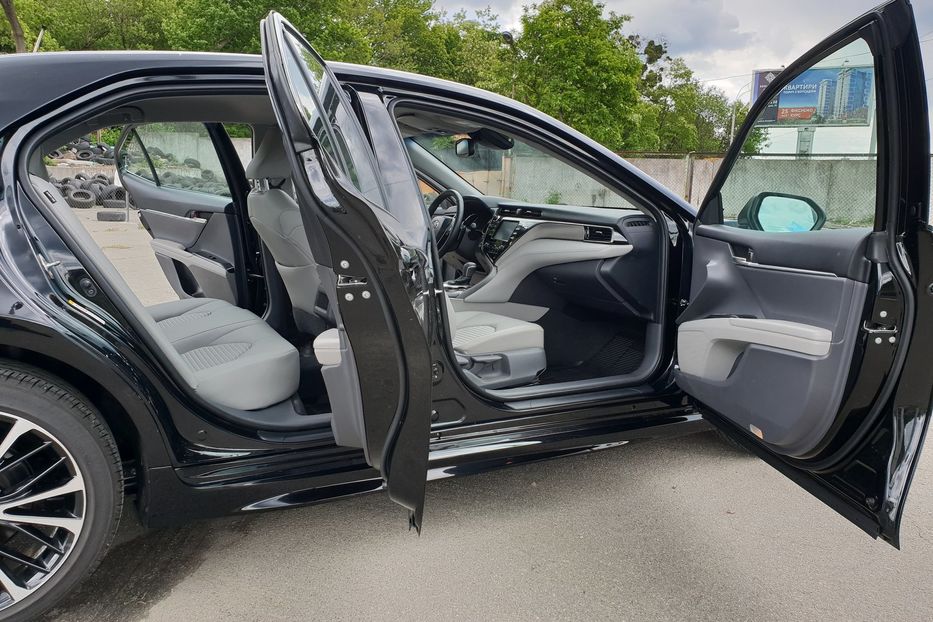 Продам Toyota Camry 2018 года в Киеве