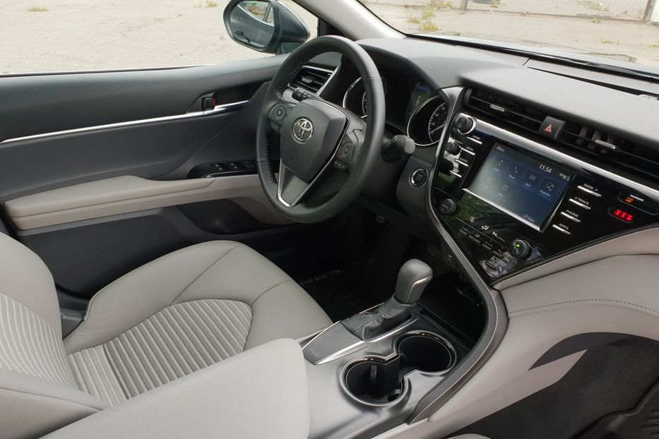 Продам Toyota Camry 2018 года в Киеве