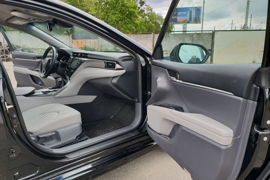 Продам Toyota Camry 2018 года в Киеве