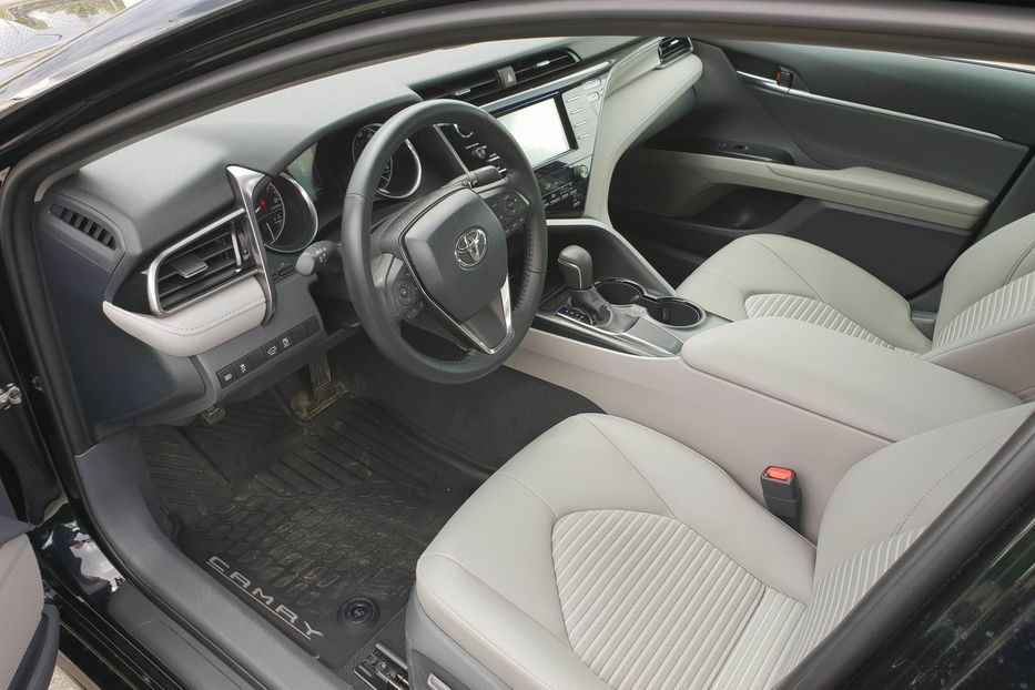 Продам Toyota Camry 2018 года в Киеве