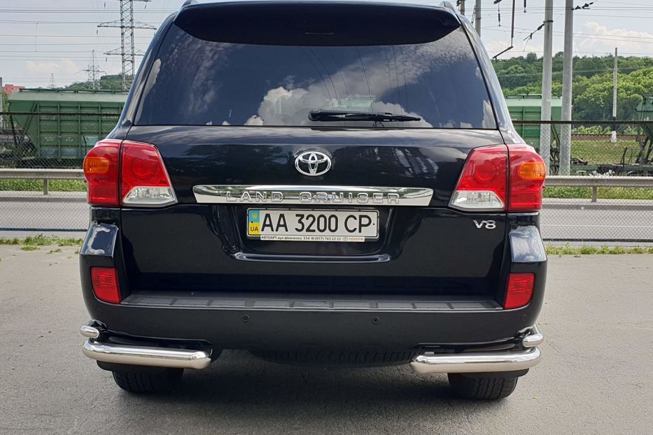 Продам Toyota Land Cruiser 200 PREMIUM 2013 года в Киеве