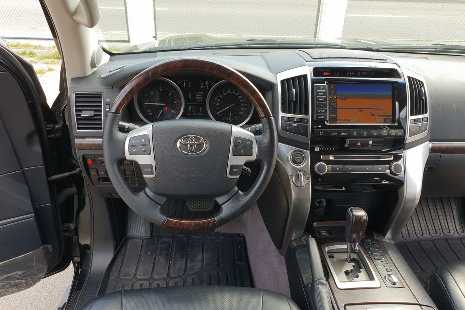 Продам Toyota Land Cruiser 200 PREMIUM 2013 года в Киеве