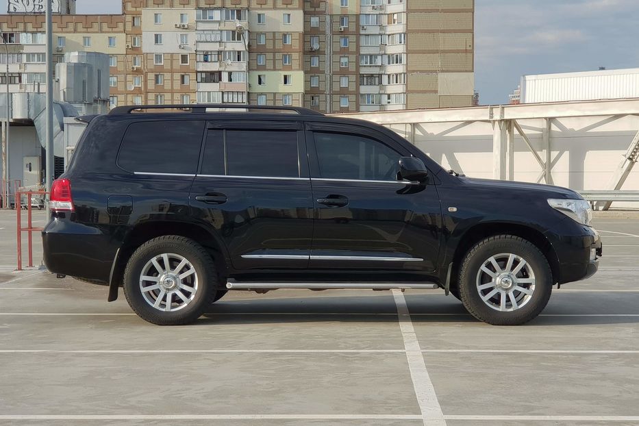 Продам Toyota Land Cruiser 200 PREMIUM 2010 года в Киеве