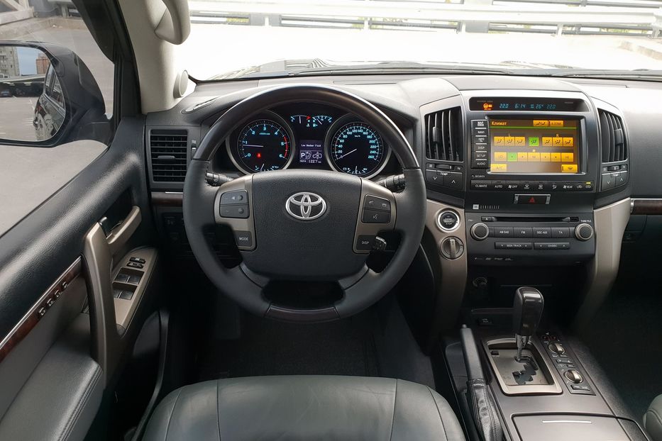 Продам Toyota Land Cruiser 200 PREMIUM 2010 года в Киеве