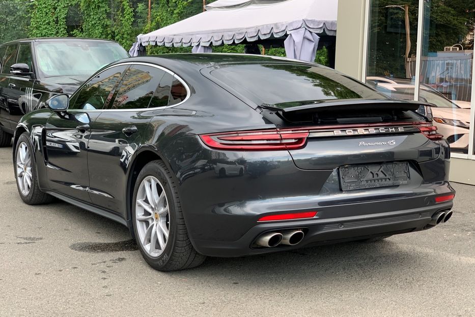 Продам Porsche Panamera 4S 2017 года в Киеве