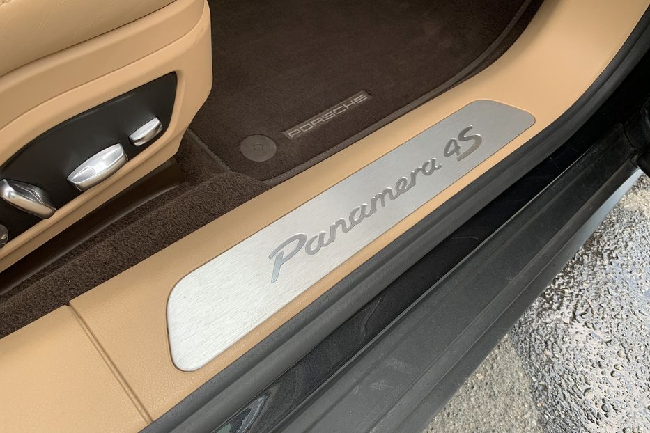 Продам Porsche Panamera 4S 2017 года в Киеве