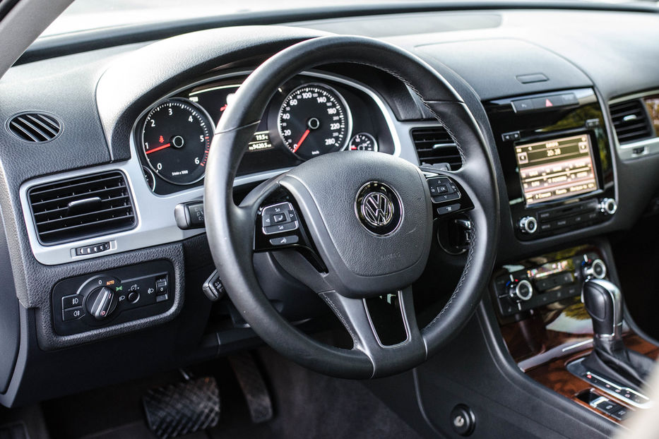 Продам Volkswagen Touareg 3.0 TDI  2012 года в Киеве