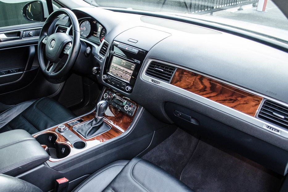 Продам Volkswagen Touareg 3.0 TDI  2012 года в Киеве