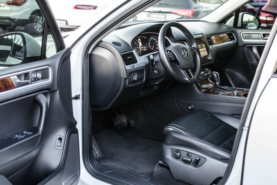 Продам Volkswagen Touareg 3.0 TDI  2012 года в Киеве