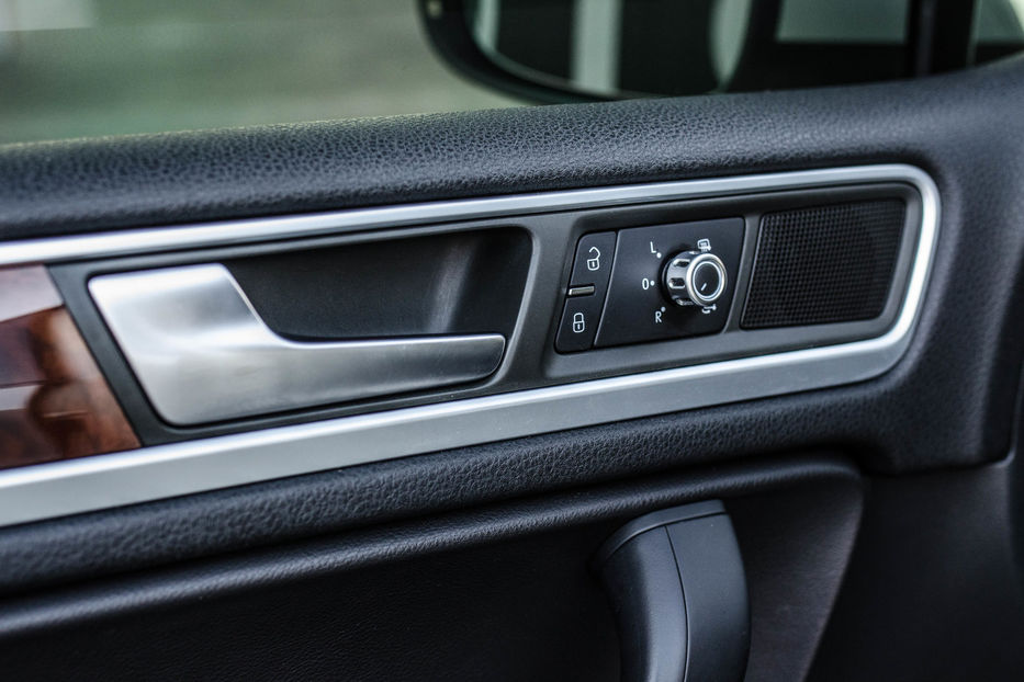 Продам Volkswagen Touareg 3.0 TDI  2012 года в Киеве