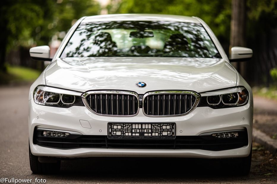Продам BMW 530 530i 2018 года в Киеве