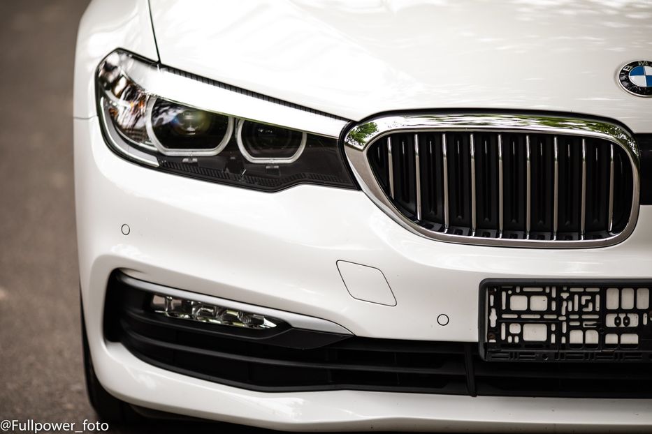 Продам BMW 530 530i 2018 года в Киеве