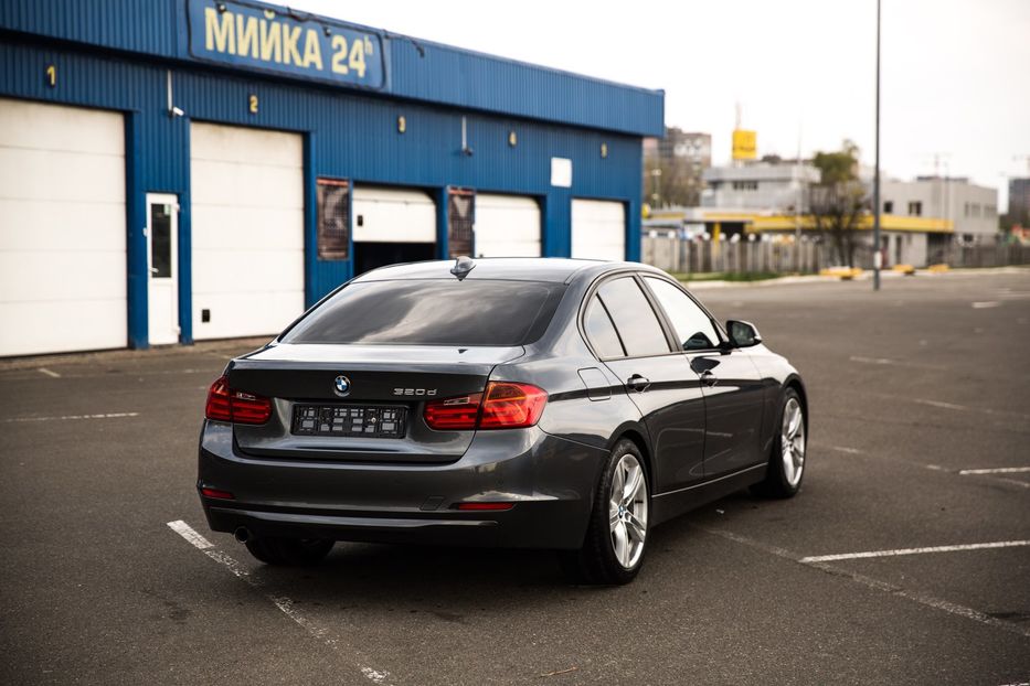 Продам BMW 320 320d 2014 года в Киеве