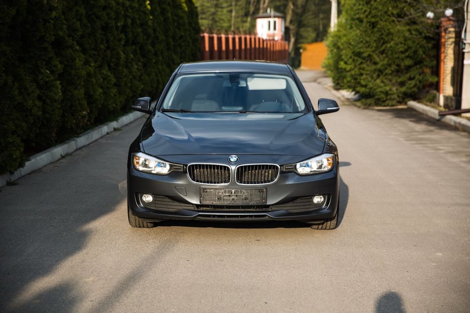 Продам BMW 320 320d 2014 года в Киеве