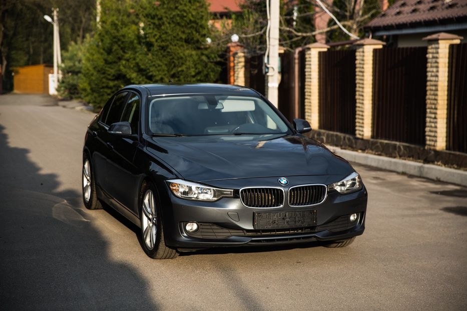 Продам BMW 320 320d 2014 года в Киеве