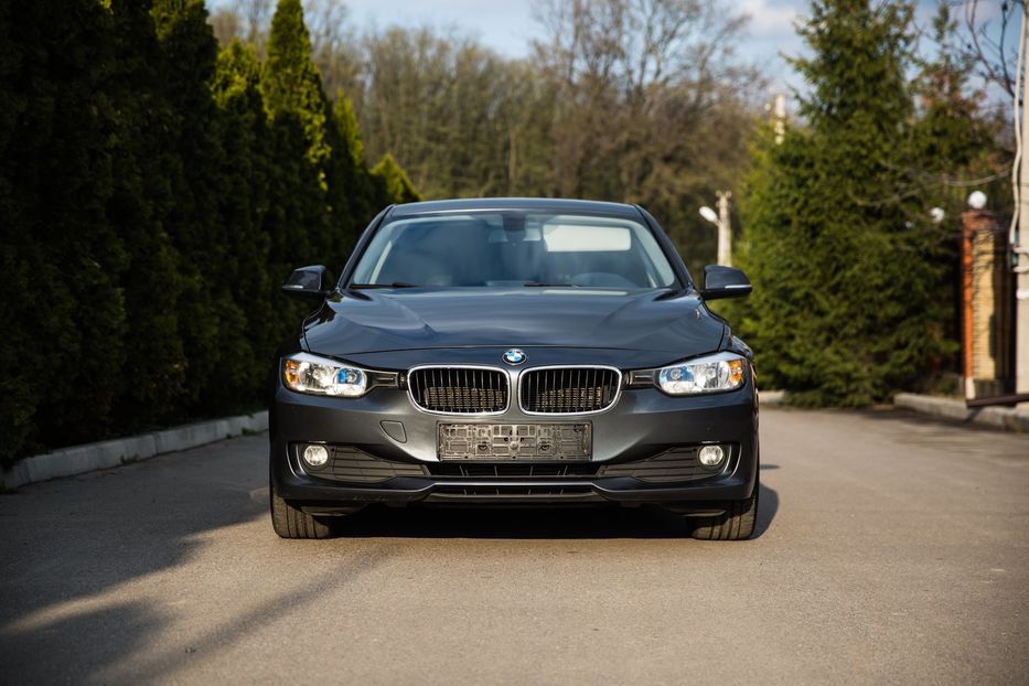 Продам BMW 320 320d 2014 года в Киеве