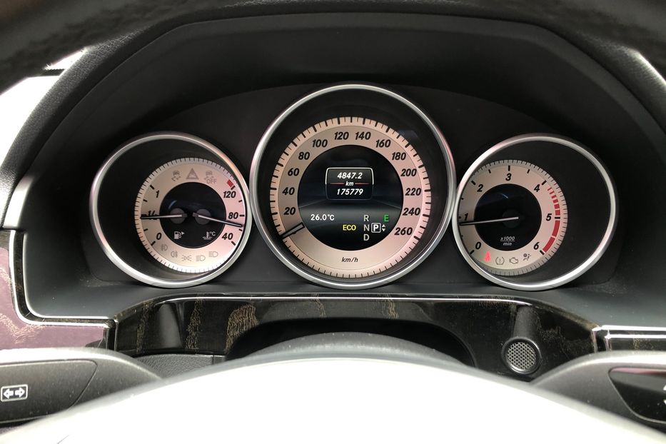 Продам Mercedes-Benz E-Class 200d Avangarde 2013 года в Киеве