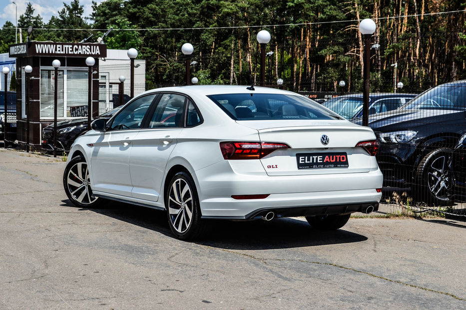 Продам Volkswagen Jetta GLI 2019 года в Киеве