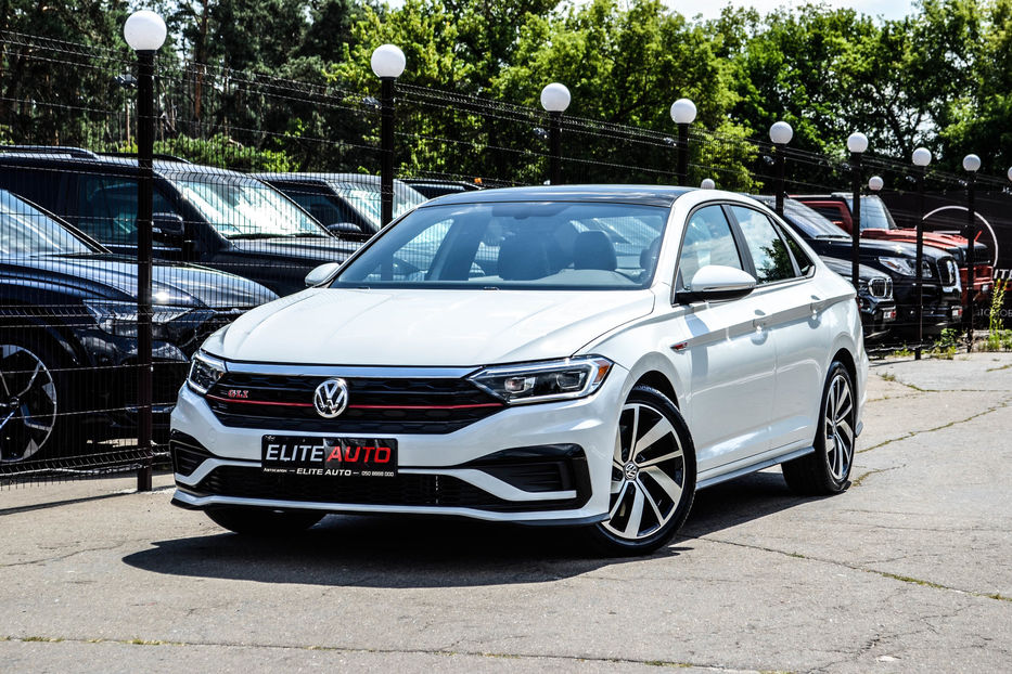 Продам Volkswagen Jetta GLI 2019 года в Киеве