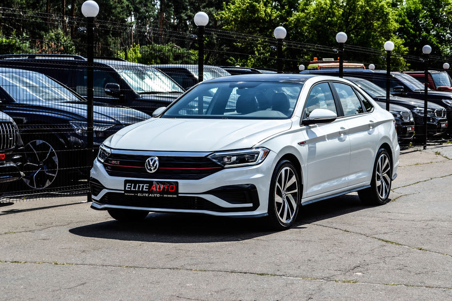 Продам Volkswagen Jetta GLI 2019 года в Киеве