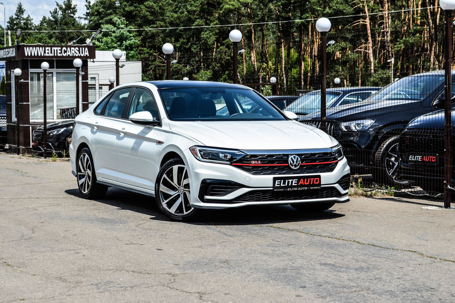 Продам Volkswagen Jetta GLI 2019 года в Киеве