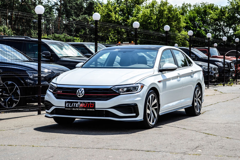 Продам Volkswagen Jetta GLI 2019 года в Киеве