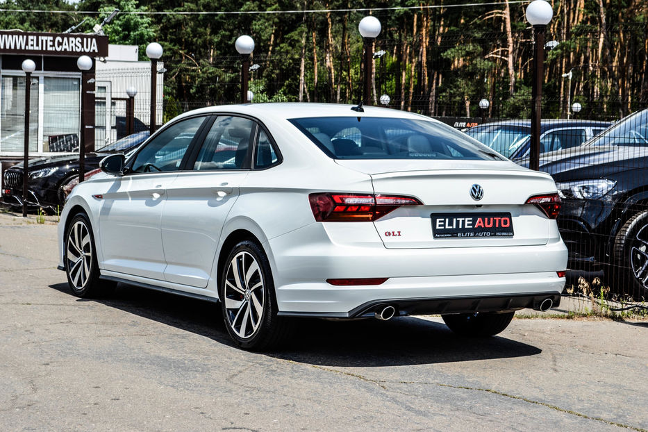 Продам Volkswagen Jetta GLI 2019 года в Киеве