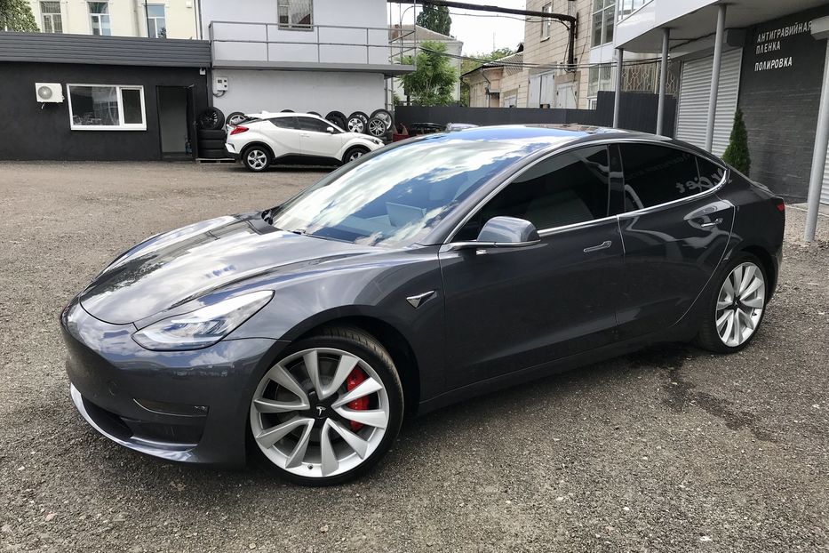 Продам Tesla Model 3 Dual Motor Performace 2018 года в Киеве