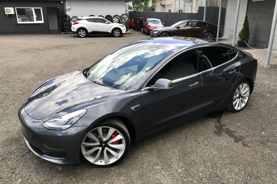 Продам Tesla Model 3 Dual Motor Performace 2018 года в Киеве