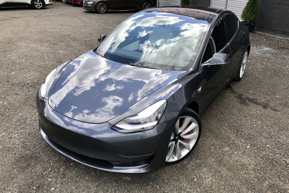 Продам Tesla Model 3 Dual Motor Performace 2018 года в Киеве