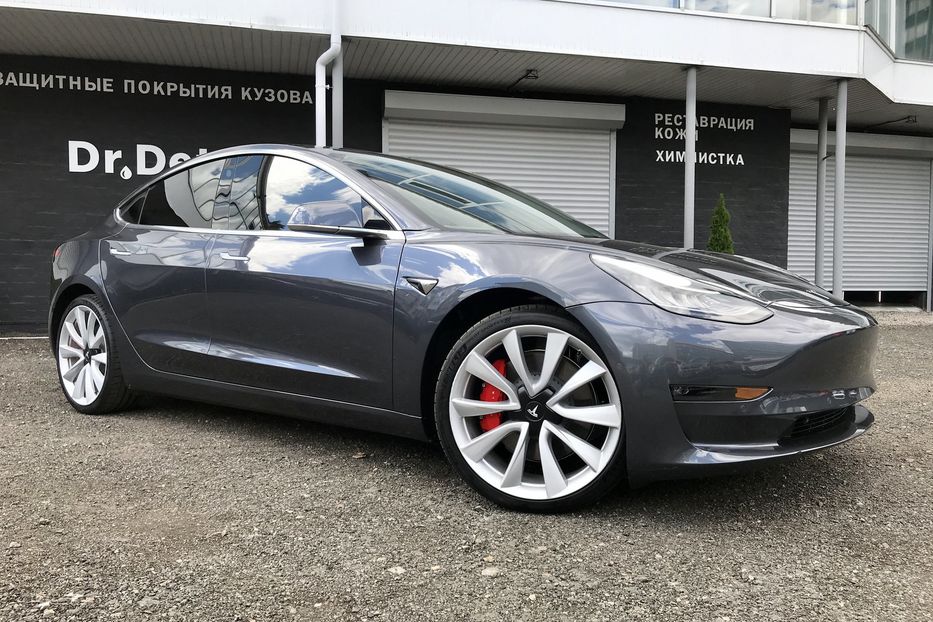 Продам Tesla Model 3 Dual Motor Performace 2018 года в Киеве