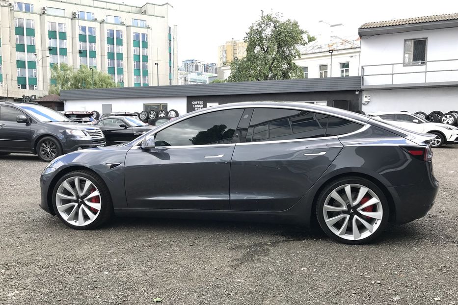 Продам Tesla Model 3 Dual Motor Performace 2018 года в Киеве