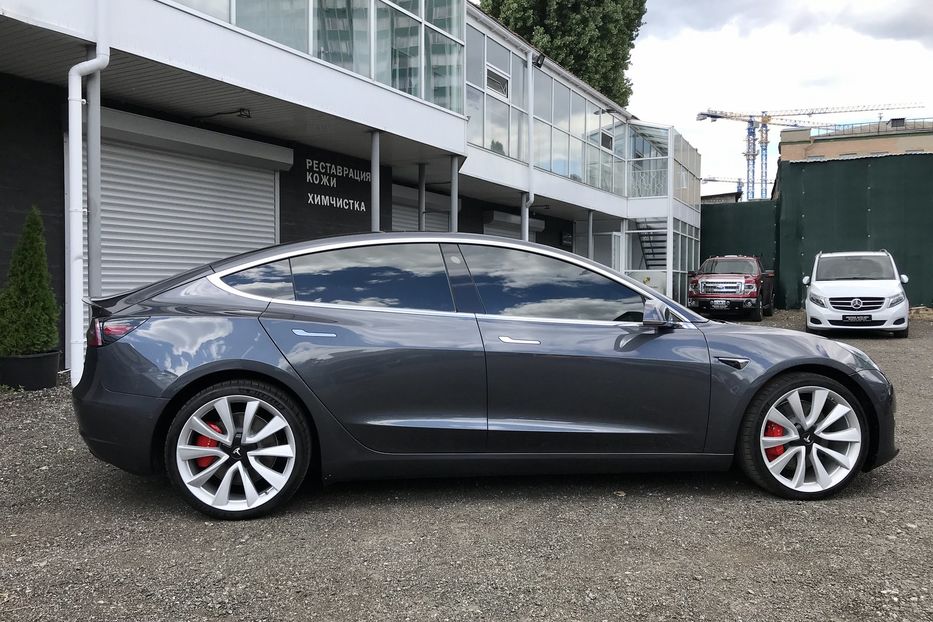 Продам Tesla Model 3 Dual Motor Performace 2018 года в Киеве