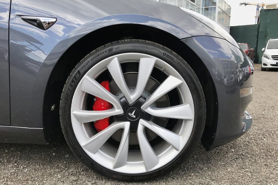 Продам Tesla Model 3 Dual Motor Performace 2018 года в Киеве