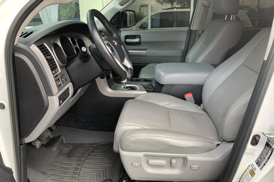 Продам Toyota Sequoia Limited 2014 года в Киеве